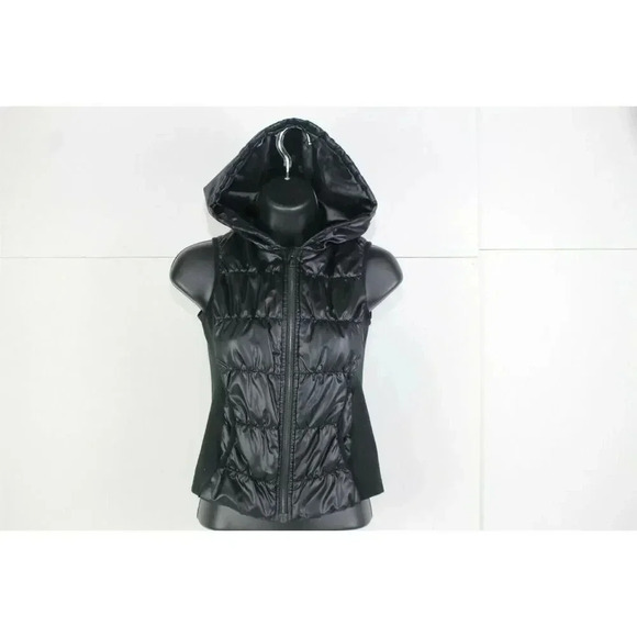 Youth Black zella vest with hood size M (8/10) - Picture 1 of 10
